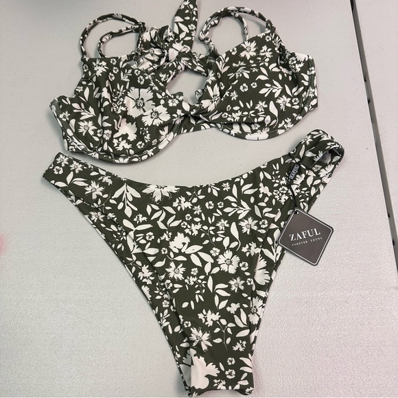 Zaful | Green Floral Bikini Set - Picture 1 of 6